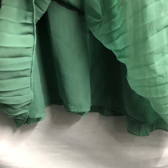 Sage, green H&M, pleated layered tank medium excellent condition like new - Picture 7 of 12